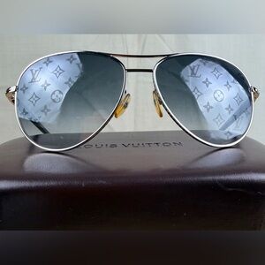 Auth. Louis Vuitton Silver Gray Pilot LV MONOGRAM Aviator Sunglasses